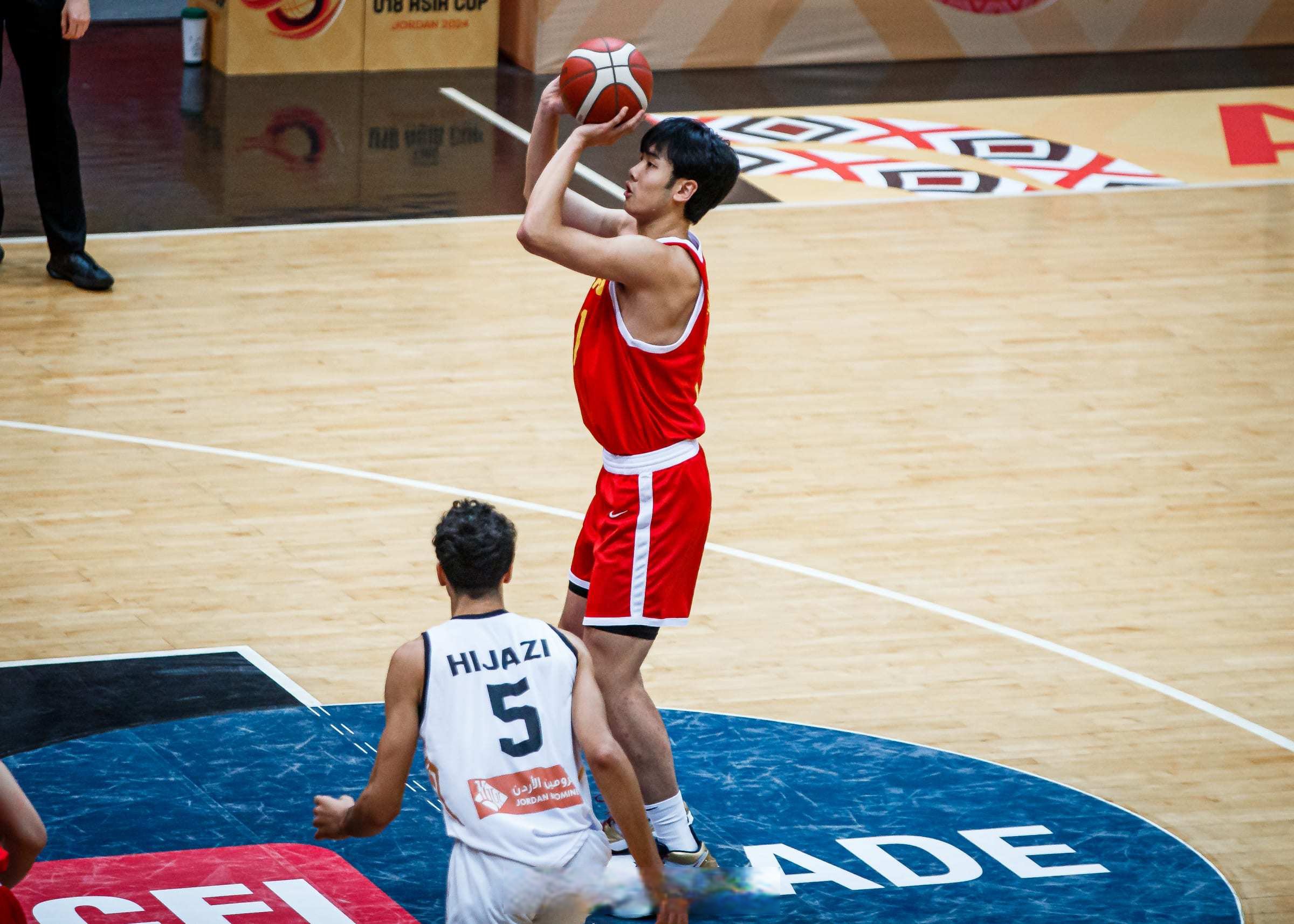 包含赛地聚焦：CBA季后赛赛前热度飙升；里昂伤情更新；压力陡增；训练强度明显提升的词条